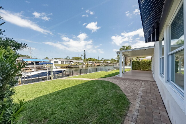 Building Photo - Gorgeous deep water canal front home