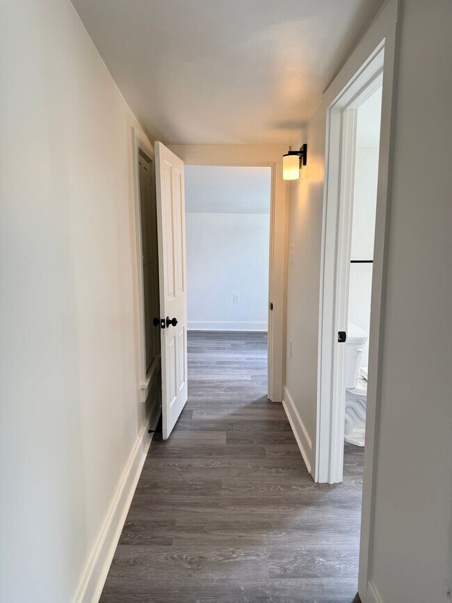 Building Photo - Beautifully Renovated 2 bedroom Tiny Home - End-of-Row Unit w/ Laundry!