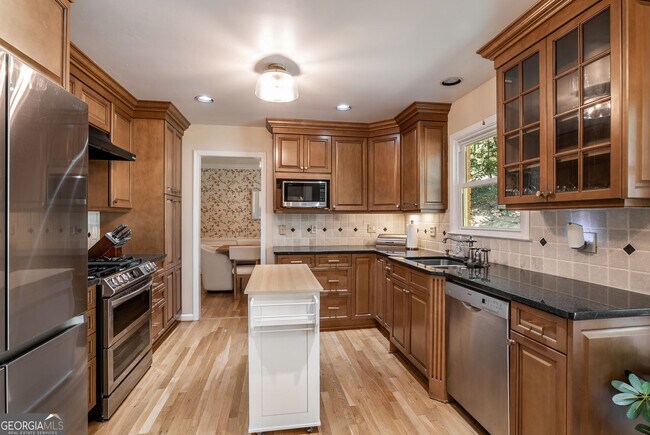 Building Photo - 1460 Valley View Rd