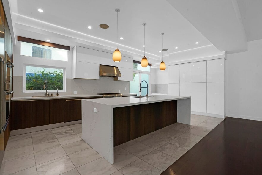 Building Photo - Experience Modern Luxury in this Stunning 4-Bedroom Smart Home in the Heart of 90027
