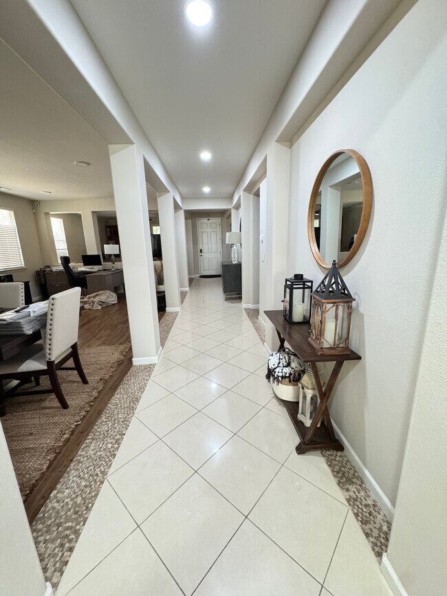 Building Photo - 2400 Ventana View Way