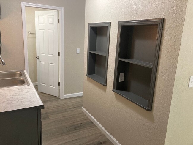 Building Photo - 1 Bed/1Bath Newly Remodeled Apartment Osag...