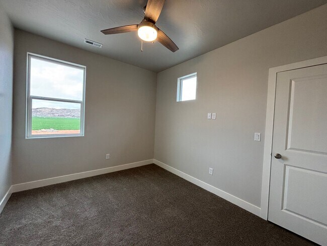 Building Photo - SAND HOLLOW TOWNHOME FOR RENT!