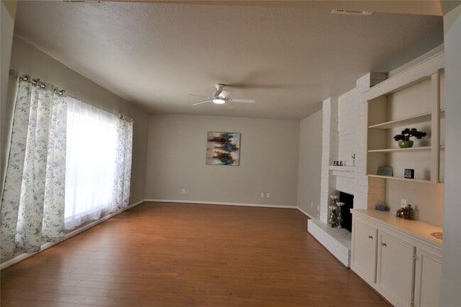 Building Photo - 15927 Tumbling Rapids Dr