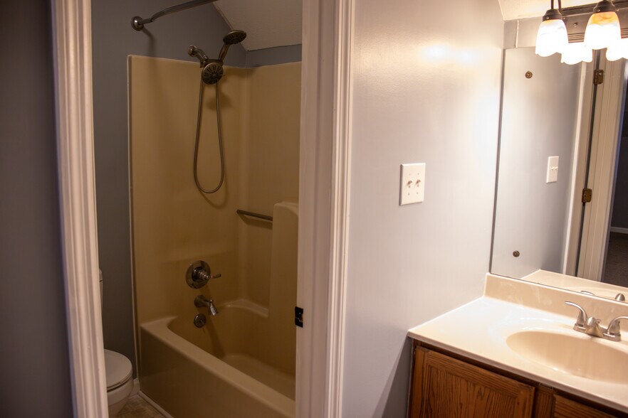 Building Photo - 938 Bradley Bell Dr