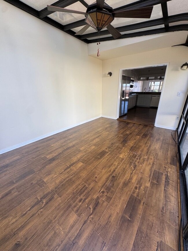 Building Photo - Scenic Cul-de-Sac Living with Stunning Mountain Views