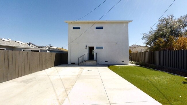 Primary Photo - 4BD/2BA, Great Outdoor Space!