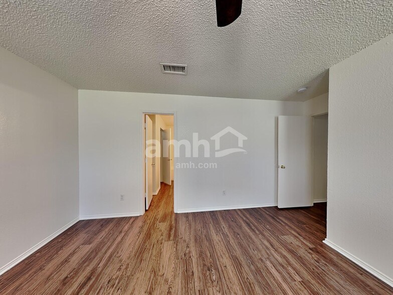 Building Photo - 5713 Stone Meadow Ln