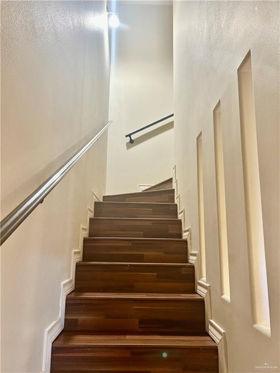 Building Photo - 14 W Daffodil Ave