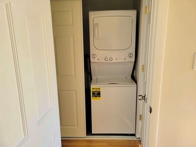 Building Photo - Newly Renovated 3 BR - 1 BA Ranch in Latham