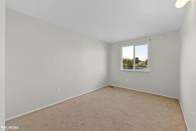 Building Photo - 2012 Orchard Crest St