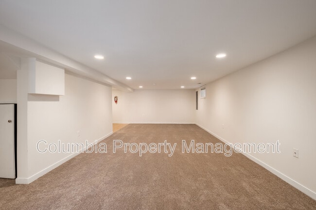 Building Photo - 2421 Franklin St NE