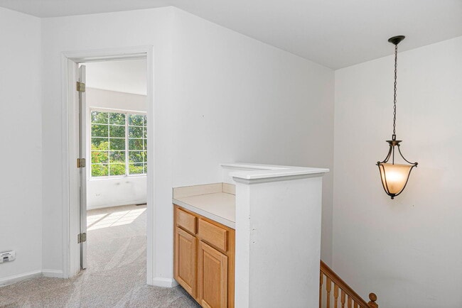 Building Photo - 71 Monarch Dr