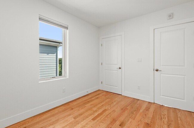 Building Photo - 42 Dennis St