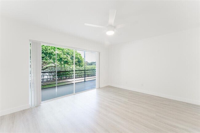 Building Photo - 400 Waterway Dr S