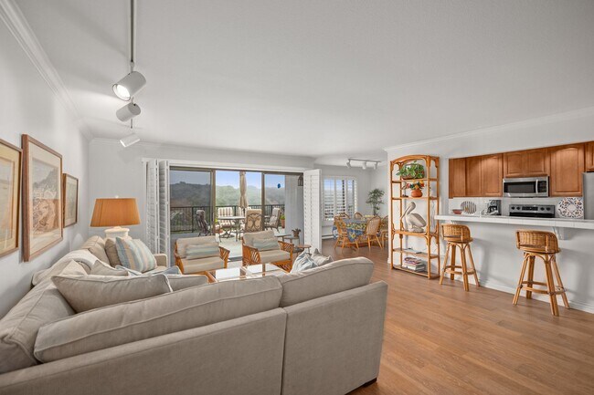 Building Photo - Luxurious 2 Bedroom, 2 Bathroom Condo for Rent