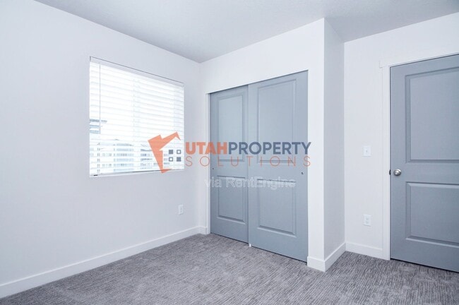 Building Photo - 1058 W 360 S