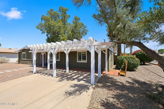 Building Photo - 2302 W Berridge Ln
