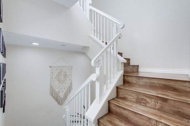 Building Photo - Spacious 3 Bed / 3 Bath Townhome with 2-Car Garage in Gated San Marcos Community