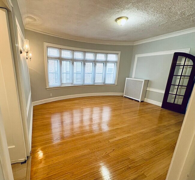 Building Photo - 8223 S May St