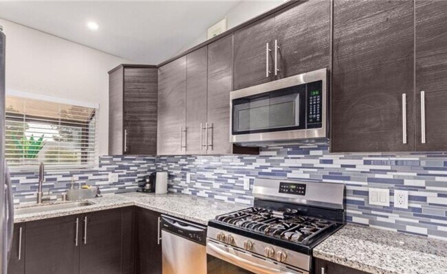 Building Photo - BEAUTIFULLY FURNISHED 2 BEDROOM CONDO