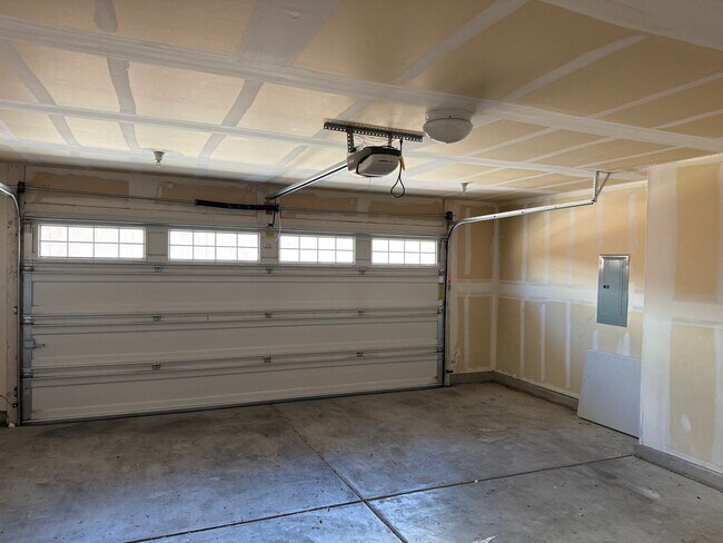 Building Photo - 11032 Fort Point Ln NE