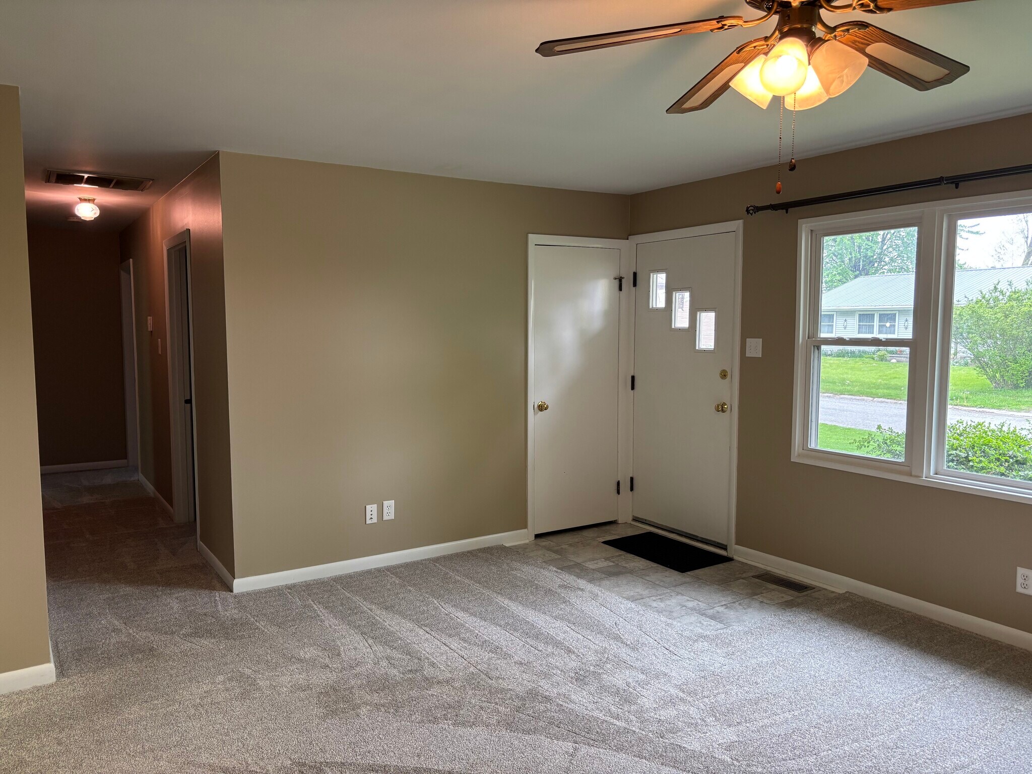 Building Photo - 374 Raritan Dr