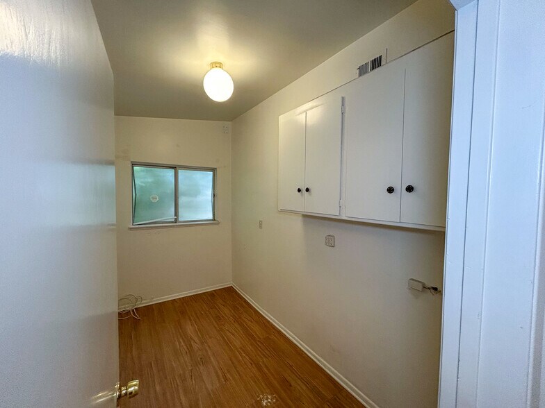 Den/Office/Storage - 24507 Hatteras St