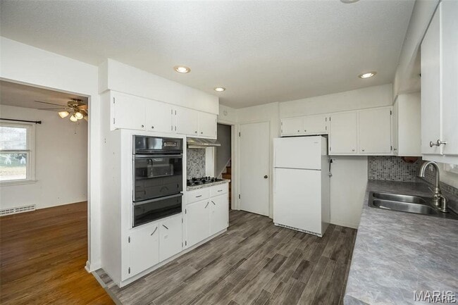 Building Photo - 405 N Moore St