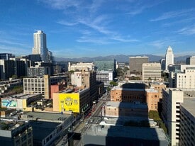 Building Photo - 400 S Broadway