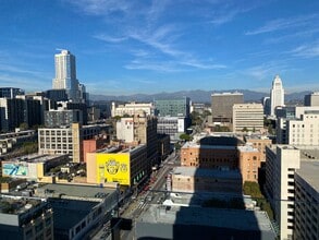 Building Photo - 400 S Broadway