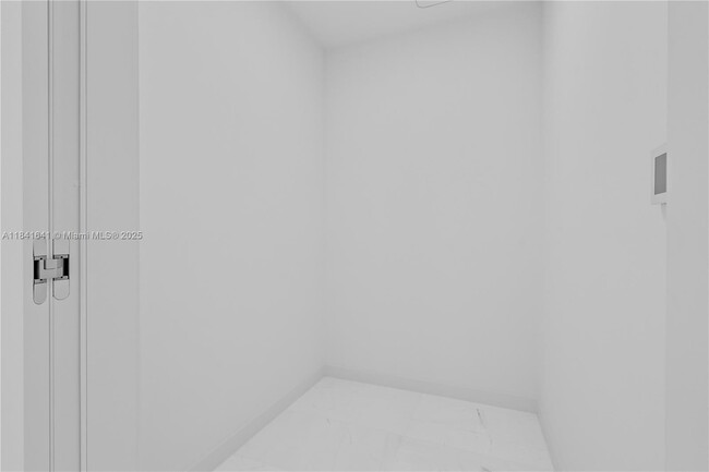 Building Photo - 300 Biscayne Blvd Way