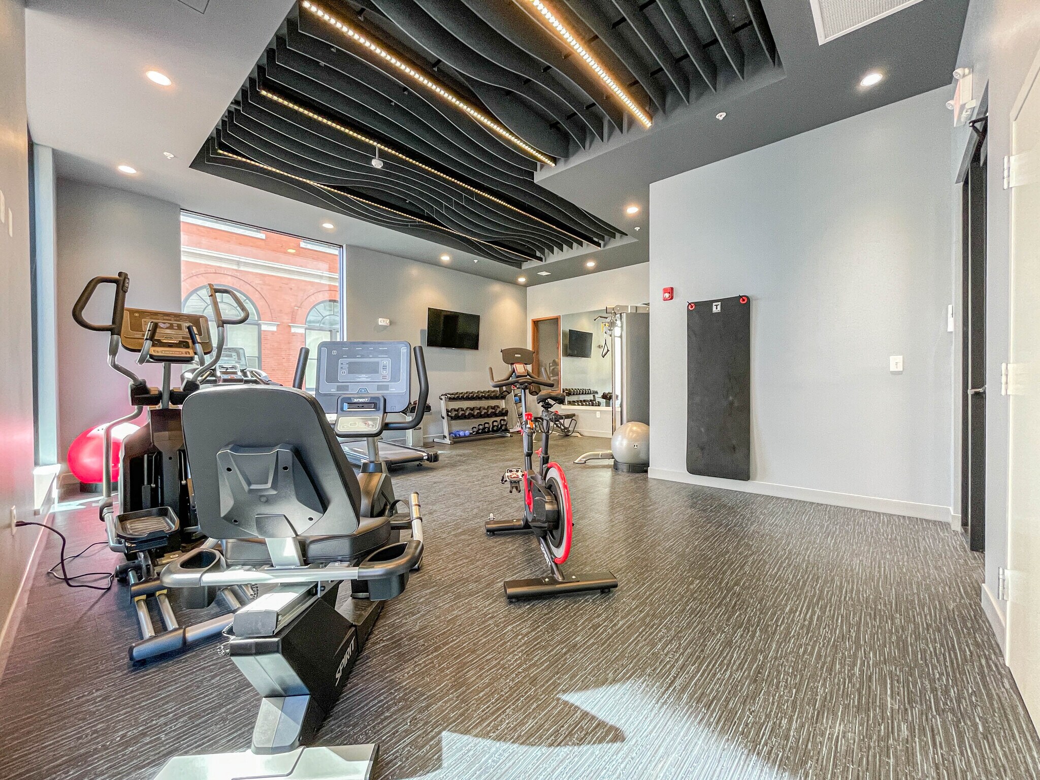 Building Photo - 5 India St