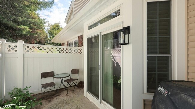 Building Photo - 19 Quail Brook Ct