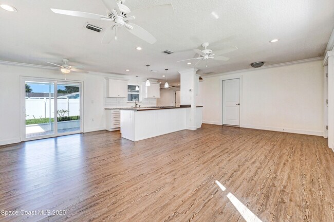Building Photo - 409 Finch Dr