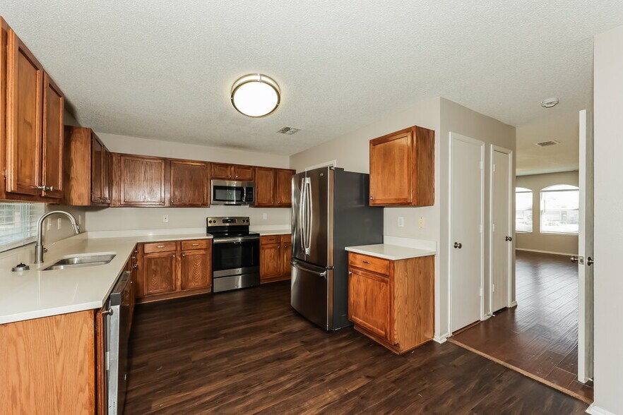 Building Photo - 8750 Gray Fox Ct