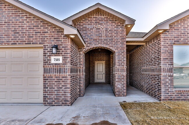Building Photo - Beautiful 4 bed 3 bath home