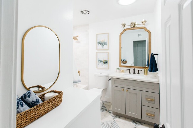 Building Photo - Stunning Remodel near Old Town!
