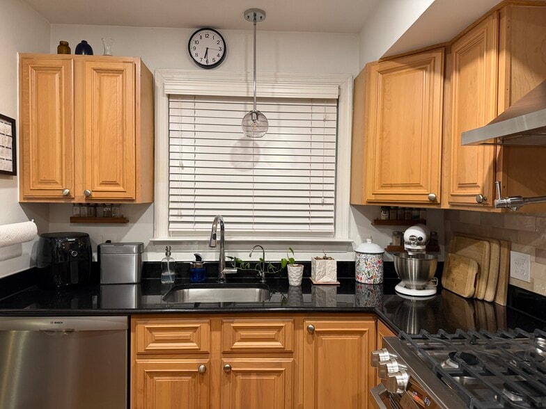 Building Photo - 3112 Ravensworth Pl