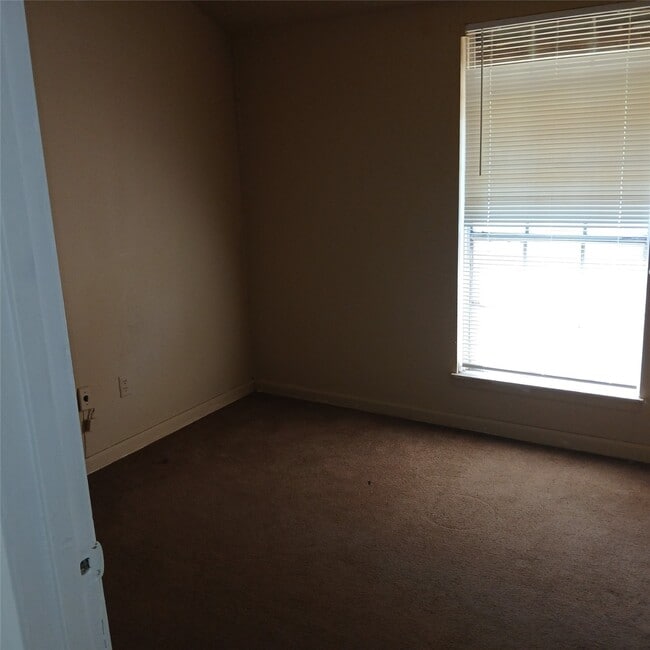Building Photo - 11223 Spottswood Dr