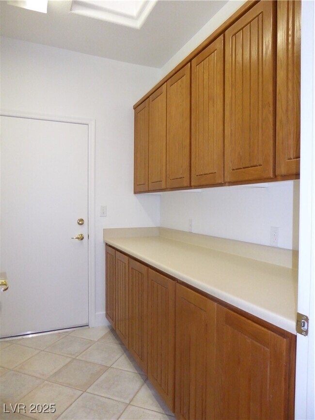 Building Photo - 2833 Vista Butte Dr