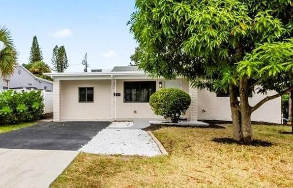 Building Photo - 133 SE 13th Ave