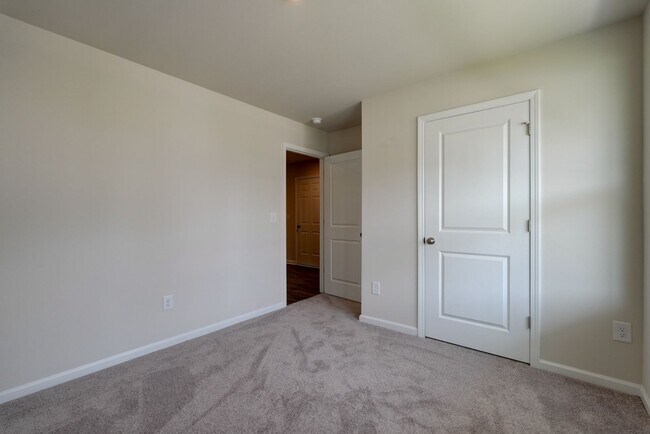 Building Photo - 220 Ingleby Rd
