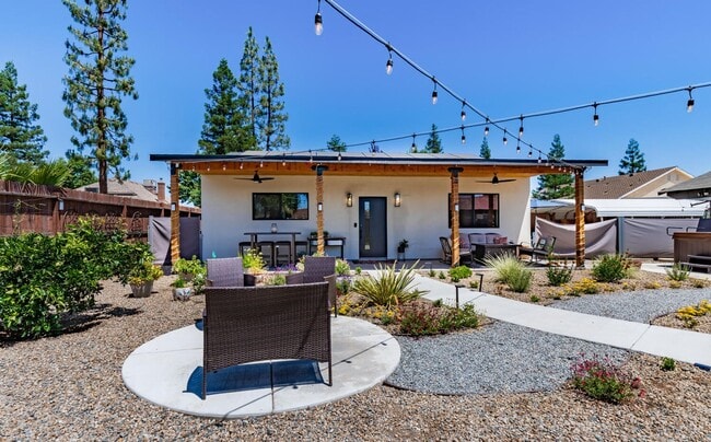 Building Photo - Karin's Kottage-New 2 Bedroom/2 Bath Furnished or Unfurnished Oasis for Lease