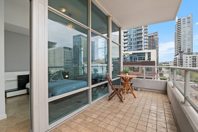 Building Photo - Little Italy Fully Furnished 1 Bedroom! Av...