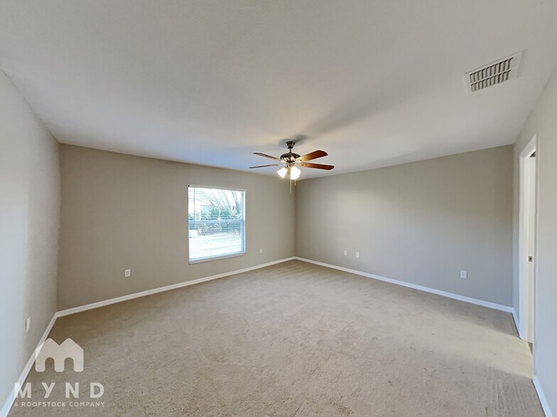 Building Photo - 3189 Thoroughbred Loop N