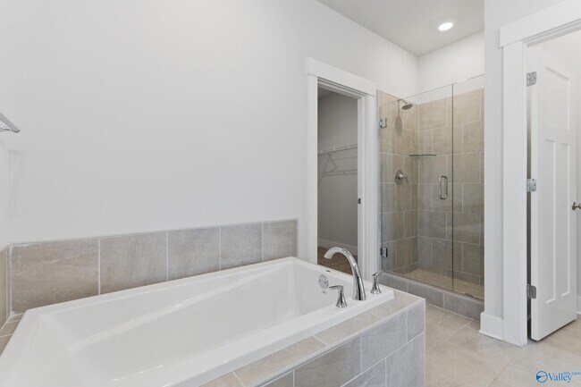 Building Photo - 21718 Nature’s Cv Dr