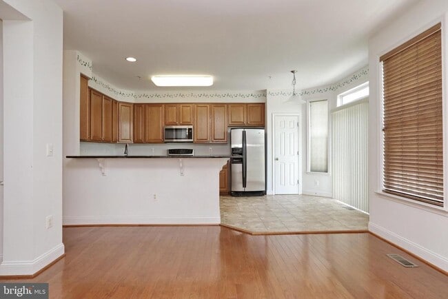 Building Photo - 1028 Llano Dr