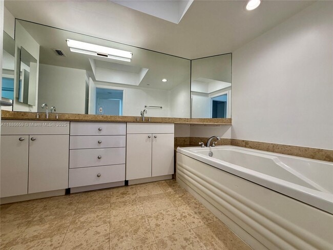 Building Photo - 4775 Collins Ave