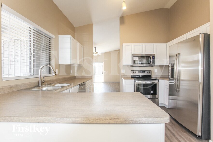 Building Photo - 14133 W Two Guns Trail
